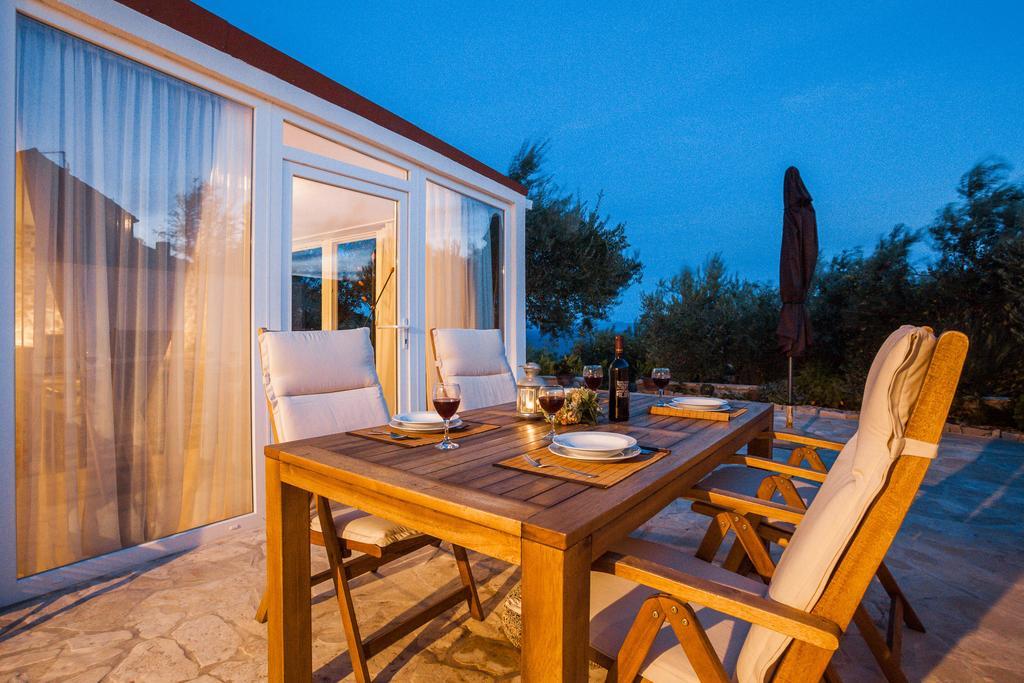 Holiday Home Zlatni San - Private Heated Pool Μπολ Δωμάτιο φωτογραφία