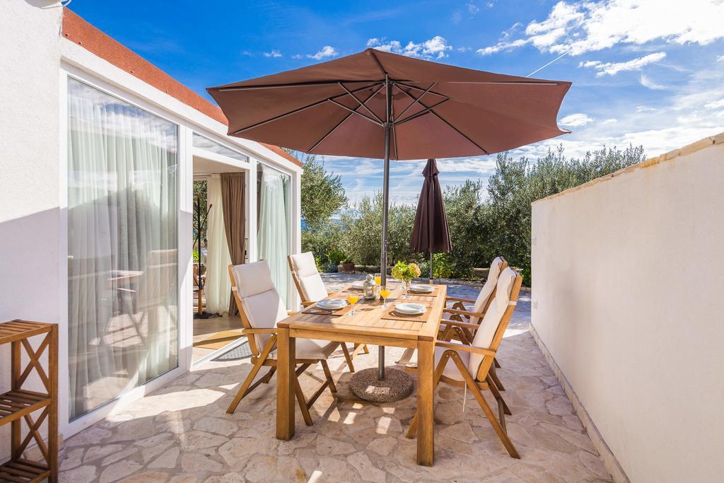 Holiday Home Zlatni San - Private Heated Pool Μπολ Δωμάτιο φωτογραφία