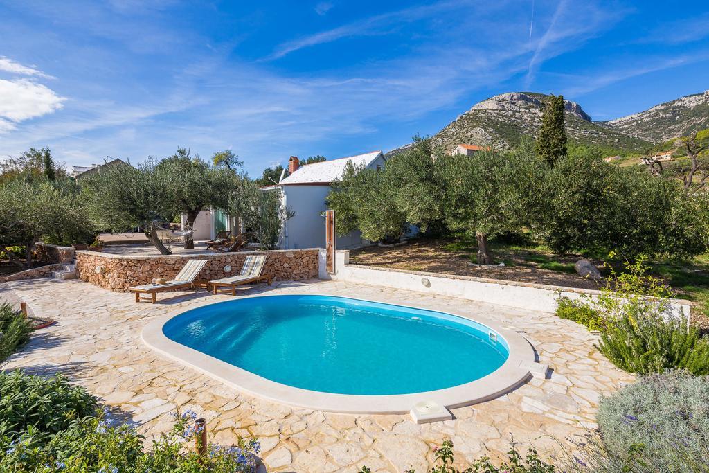 Holiday Home Zlatni San - Private Heated Pool Μπολ Δωμάτιο φωτογραφία