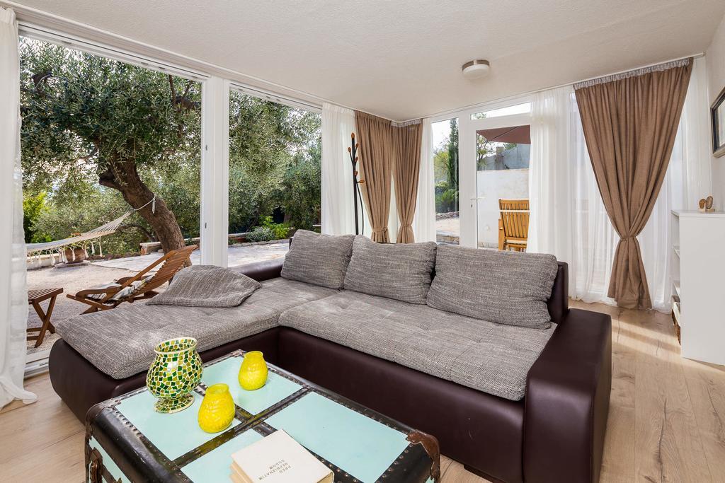 Holiday Home Zlatni San - Private Heated Pool Μπολ Δωμάτιο φωτογραφία
