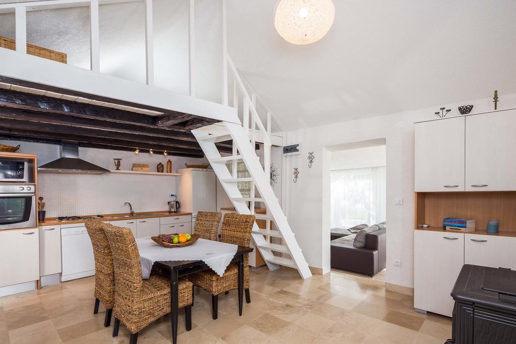 Holiday Home Zlatni San - Private Heated Pool Μπολ Δωμάτιο φωτογραφία
