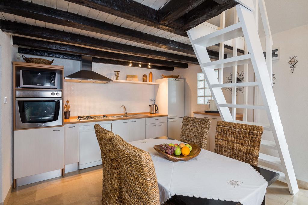 Holiday Home Zlatni San - Private Heated Pool Μπολ Δωμάτιο φωτογραφία